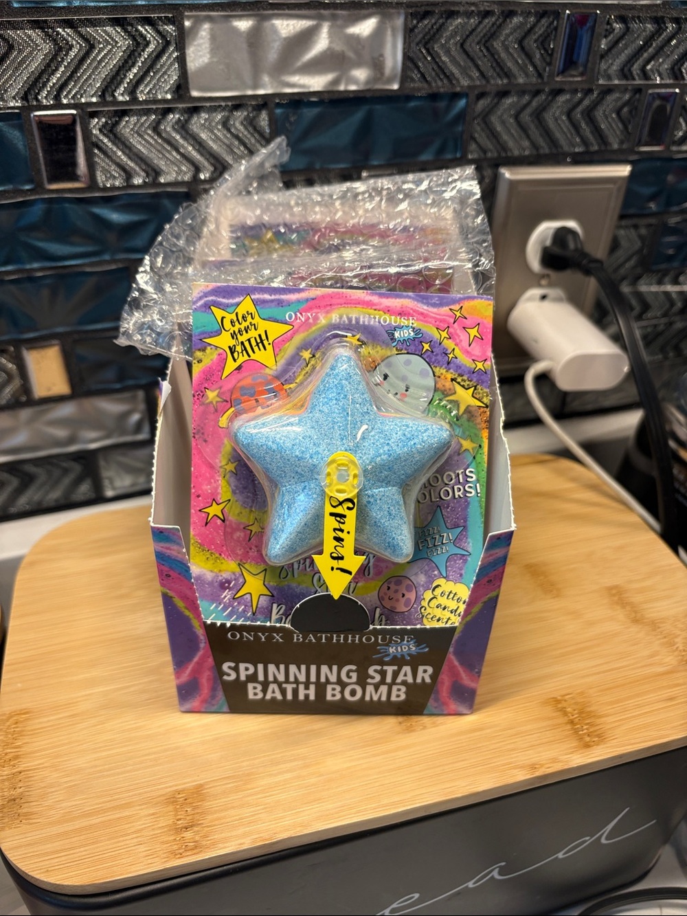 Kids Spinning Star Bath Bomb — Blue